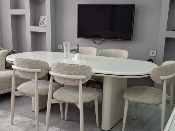 Müşteri Yemek Odası - Oval Lake Masa ve Kavisli Sandalyeler