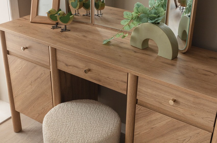 Mona Bazalı Genç Odası  Mona Bazalı Genç Odası