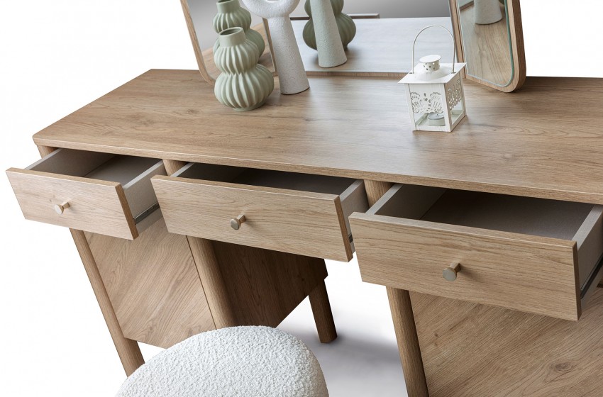 Mona Bazalı Genç Odası  Mona Bazalı Genç Odası